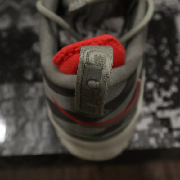 DS LeBron 14 Low Stucco Colour 10.5 - Picture 6 of 10